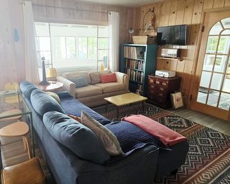 Charming, Lakefront Cottage On Beautiful Higgins Lake - Roscommon - Sala de estar