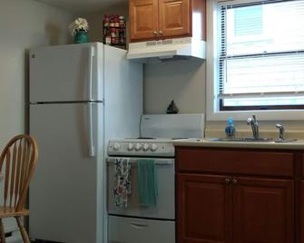 Pura Vida The Marilla Pet Friendly walk to beach - South Kingstown - Cuisine