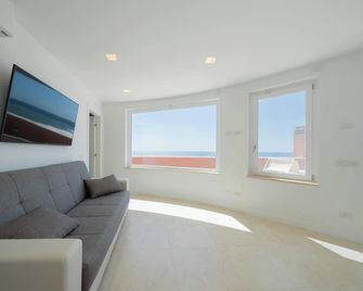 Villa Giada Luxury Boutique Hotel - Civitavecchia - Balcón