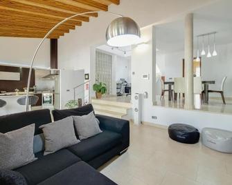 Pet-friendly, riders friendly, directo, quiet town near Palma - Santa Maria del Camí - Living room
