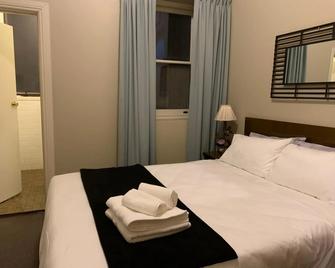 Adelaide Mansions Apartments - Adelaide - Bedroom