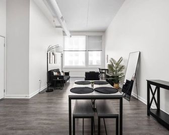 Cozysuites 2br - 2ba With Skybridge Access #1 - Indianapolis - Essbereich