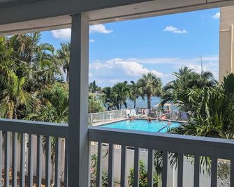 لوريلي ريزورت موتل - تريجر أيلاند - شرفة