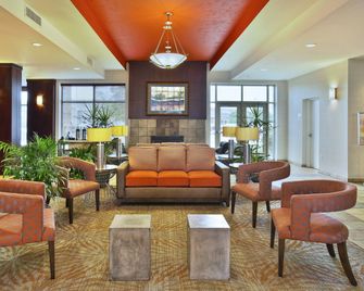 Holiday Inn & Suites Green Bay Stadium By IHG - Green Bay - Lounge