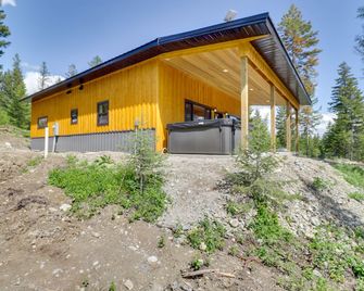 Lakeside Cabin Retreat with Private Hot Tub! - Lakeside - Edificio