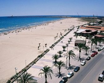 Villa with private pool, pool table, barbecue, 5 m to the beach, mountain views. - Gilet - Playa