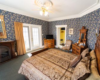 The Maple Inn - Parrsboro