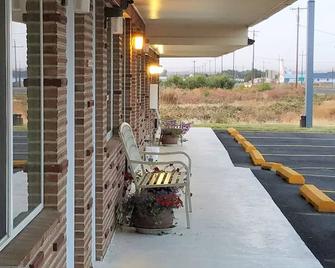 Out West Motel - Milton-Freewater - Patio