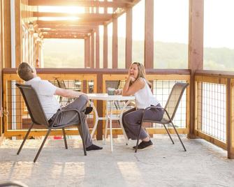 Northwoods Riverbank Sauna Cabin 14A - Houghton - Balkon