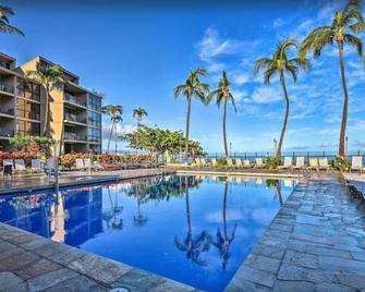 OCEAN VIEW condo with private balcony on 4th floor - Lāhainā - Pool