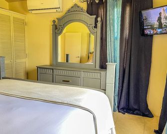 Jamaican life Rental Home - Montego Bay - Bedroom
