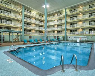 Pools + Sundeck: Beachfront Hilton Head Condo! - Hilton Head Island - Pool
