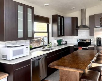 Cozy 2 Bedroom by Teton Pass - Victor - Keuken