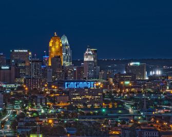 Quality Inn & Suites Cincinnati Downtown Area - Cincinnati - Außenansicht