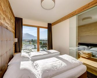 Hotel Der Heinrichshof - Lagundo - Bedroom