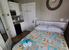 The Galleria Unit #14 ~ A Stones Throw From Duval St! Bikes Included! - Key West