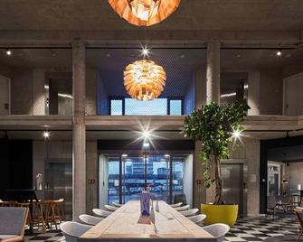 فلاورز هوتل إسين - ايسن - ردهة