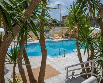 Cosmi Apts Gouves by Estia - Gouves - Piscina