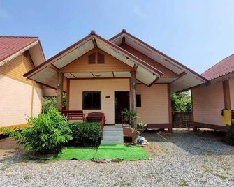 Sinsawat Resort - Uttaradit - Building