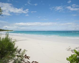 Miss Ruby by Eleuthera Vacation Rentals - Governor’s Harbour - Strand