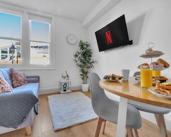 homely - West London Apartments Putney - London - Living room