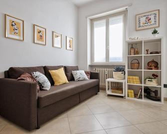 Toc-Toc Apartment a 10 min dall'Ospedale Maria Vittoria - Torino - Soggiorno