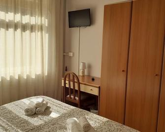 Hotel Colibrì - Finale Ligure - Camera da letto