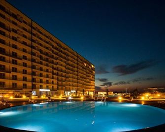 Blaxy Premium Resort Olimp - Olimp - Piscina