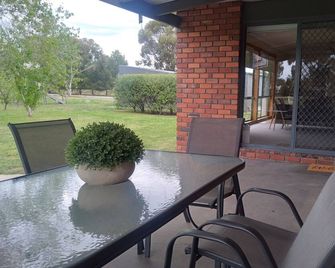 Horsham Central 'The Homestead' Country Style Accommodation - Horsham - Uteplats