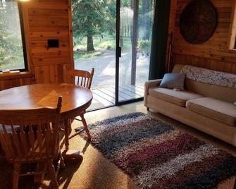 Charming Riverside Retreat - Cliff Cabin - Trout Creek - Sala de estar