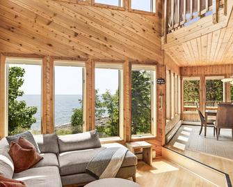 Private Shore/Huge Yard/Game Rm/Fire Pit/Views Lux - Tofte - Living room