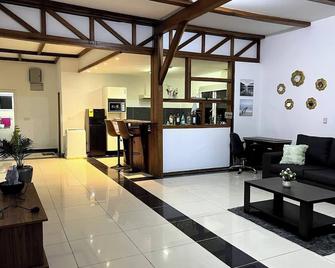 Cozy House At Beach Road In Takoradi - Takoradi - Vestíbul