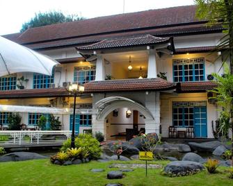 Hotel Merdeka Kediri - Kediri - Building