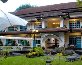 Hotel Merdeka Kediri - Kediri - Gebäude