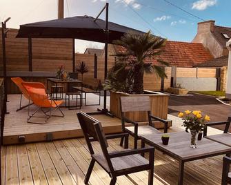 Holiday home with a terrace area near the sea - Sibiril - Patio