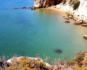 Welcome to the Place of Hugs! I hope you're happy here! - Ferragudo - Beach