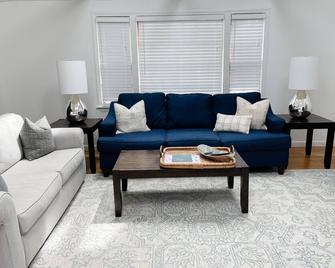 Totally Renovated, Clean Home w/ Central A/C & Patio! 5 min Bike to the Beach! - Dennis - Living room