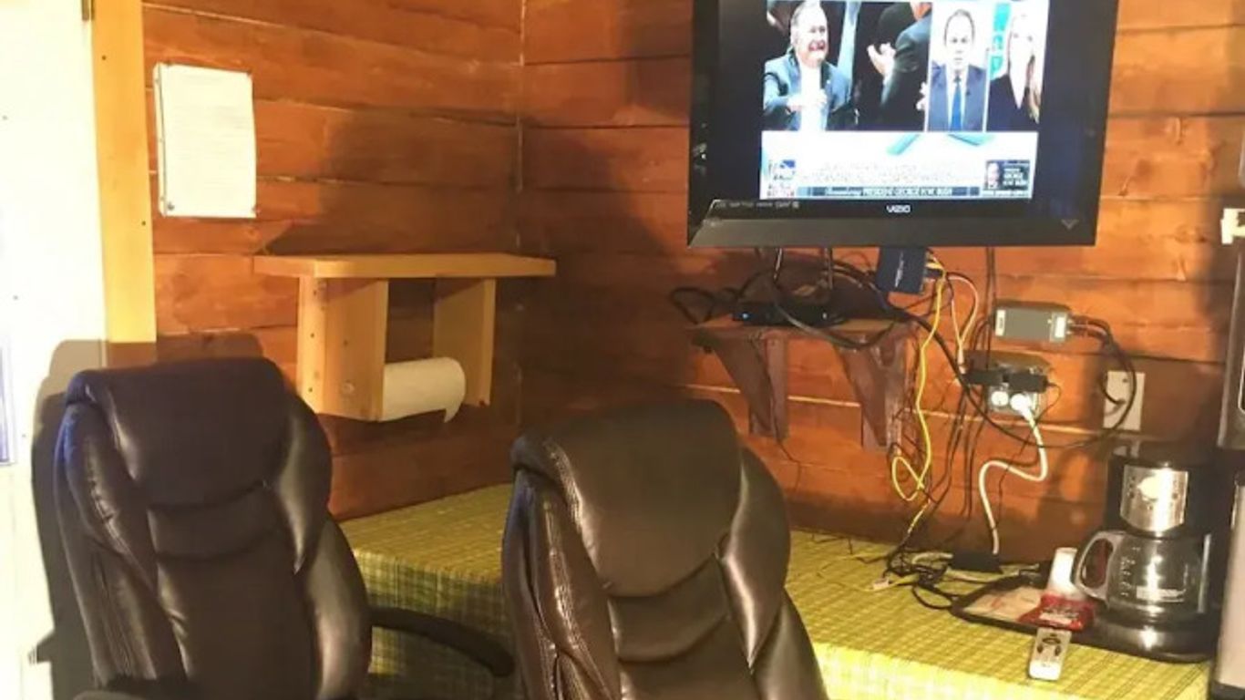 Alaska Log Cabins on the Pond