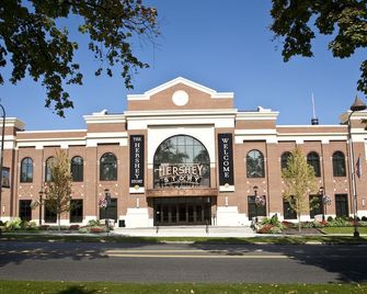 Affordable Lodgings! Free Breakfast & Parking, Close to Hershey Museum & More! - Palmyra - Gebouw