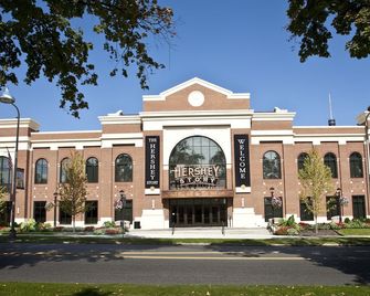 Affordable Lodgings! Free Breakfast & Parking, Close to Hershey Museum & More! - Palmyra - Gebäude