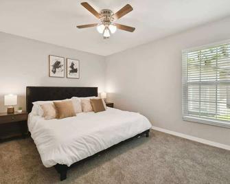 Comfortable Home in Dade City! - Dade City - Habitación