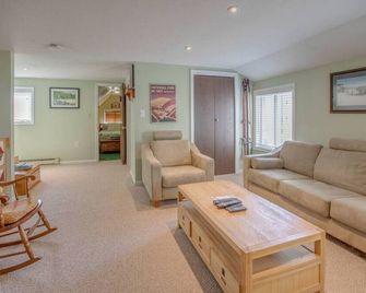 Condo with Offsite Amenities- Walk to Breweries! - Woodstock - Living room