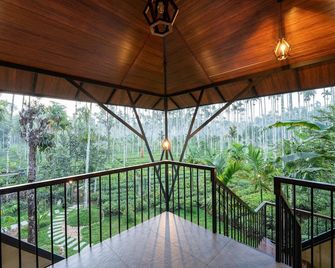 Nithara Nilgiris Farm Stay - Devanhalli - Balkon