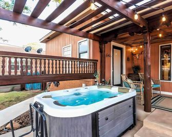 Pet-Friendly Clovis Home: Yard, Pergola & Hot Tub - Clovis