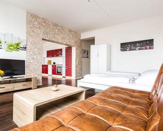 Ferienwohnung Langenfeld 06, 50qm, 1 Schlafzimmer, 1 Wohn-/schlafraum, Max. 4 Personen - Langenfeld - Schlafzimmer