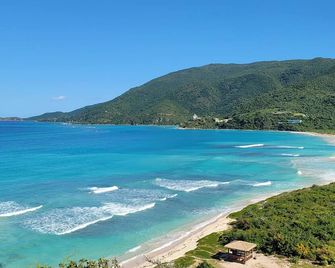 Gorgeous 3 Br Villa With Spectacular Views Of Crook's Bay. Renovated & Ready! - Virgen Gorda - Playa
