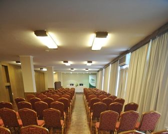 Hotel Los Cedros - Salto - Sala de reuniones