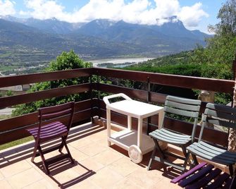 Family, comfortable, well equipped for children and everyday life. - Embrun - Balcon