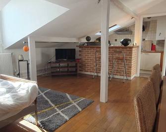 Studio au calme avec vue à 10 mn du centre de Paris - Bois-Colombes - Living room