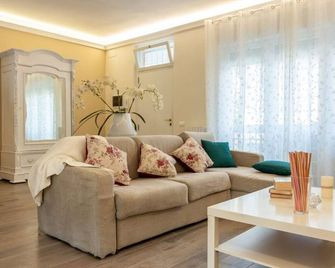 La camelia bianca - Roma - Sala de estar